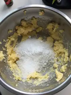 Make Egg yolk step 0