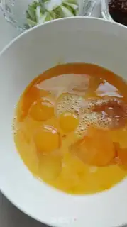 Make Fried fried eggs step 1
