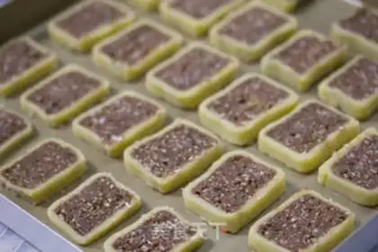 Make Rumstilt coconut cookies step 18