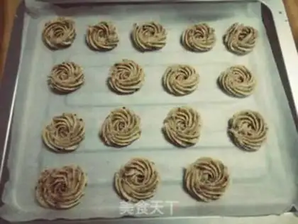 Make Rose cookies step 4