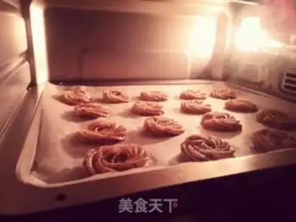 Make Rose cookies step 5