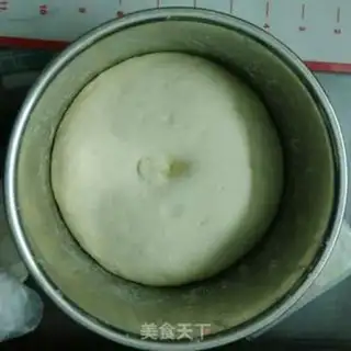Make Four seasons of mushroom meat buns step 7