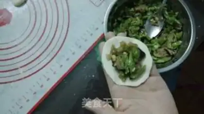 Make Four seasons of mushroom meat buns step 9