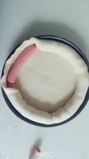 Make PIZZA ON THE SCRAWNY HAM ROLL step 3