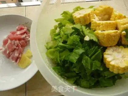 Make Mustard corn pork soup step 1