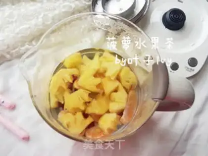 Make Pineapple fruit tea step 1