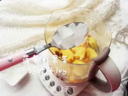 Make Pineapple fruit tea step 2