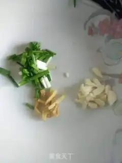 Make Fish bean spicy little clams step 1