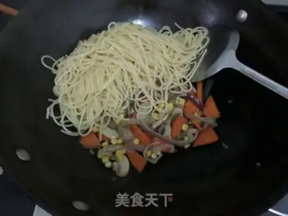 Make Spaghetti with salad sauce step 5