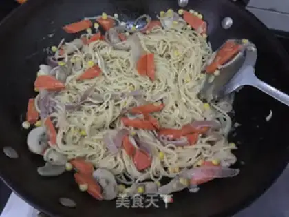 Make Spaghetti with salad sauce step 7
