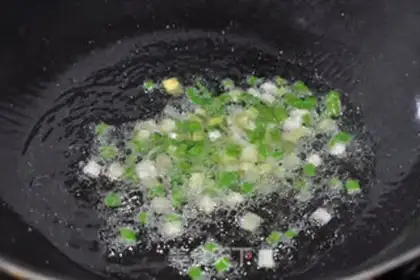 Make Tomato omelet noodles step 13