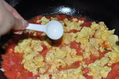 Make Tomato omelet noodles step 16