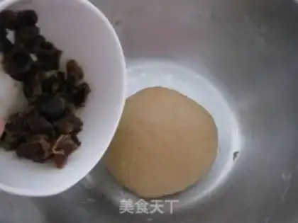 Make Red sugar and cinnamon bread step 4