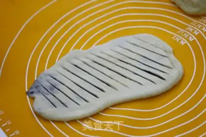 Make Bean roll bread step 7