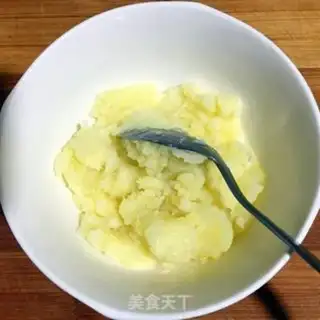 Make Bacon mashed toast step 1