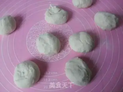 Make Onion sesame pie step 3