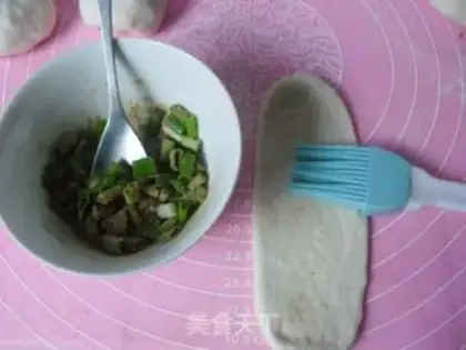 Make Onion sesame pie step 4