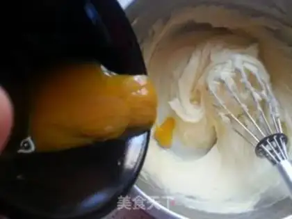Make Coconut egg yolk step 2