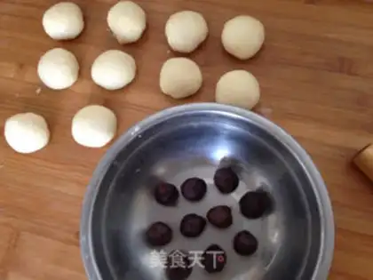 Make Chinese soybean bread step 8