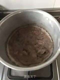 Make Curry beef fan soup step 2