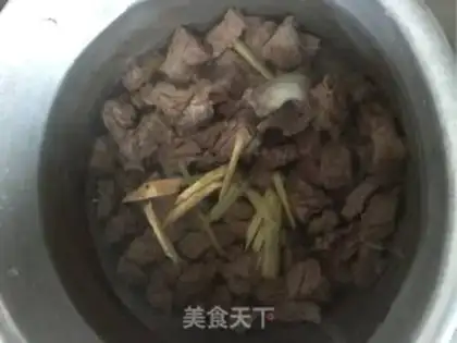 Make Curry beef fan soup step 3