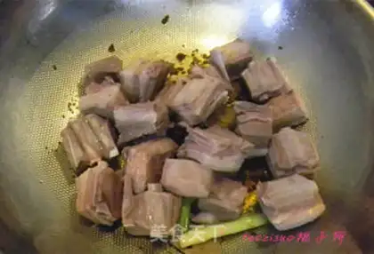 Make Spicy beans and lamb chops step 6