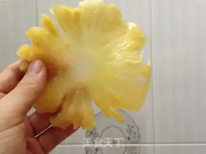 Make Pineapple dry flowers step 1