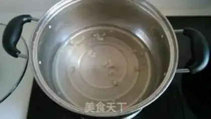 Make Korean soybean soup step 1