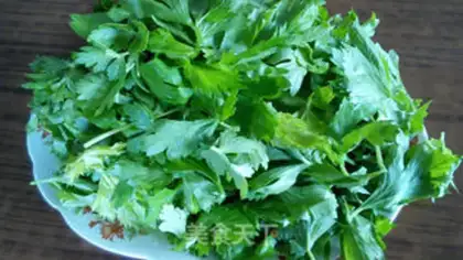 Make Celery leaves step 0