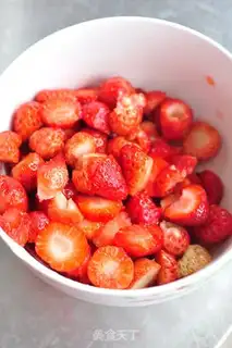 Make Pellet strawberry sauce step 1