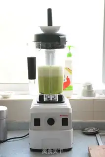 Make cucumber apple juice step 4