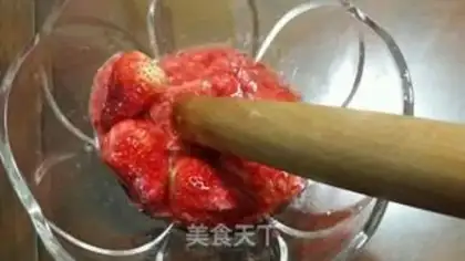 Make Strawberry cheese mousse step 0