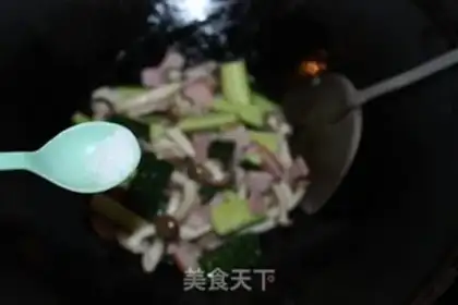 Make Nine cucumber mushrooms and bacon step 5