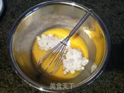 Make All-eat monkey mushroom crackers step 1