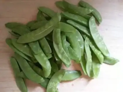Make Bacon fried Dutch beans step 1