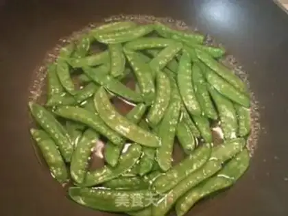 Make Bacon fried Dutch beans step 2