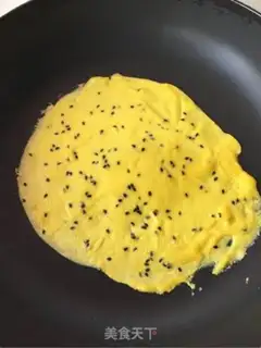 Make Sesame egg rolls step 4