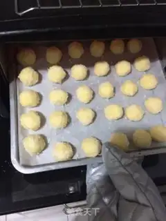 Make Gold coconut ball step 11