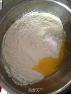 Make Onion pine bread step 1