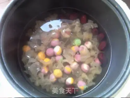 Make Silver ear soup with red dates step 4