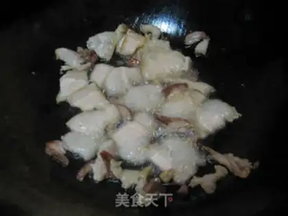 Make Garlic sprouts back to the pot step 3