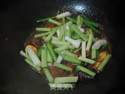 Make Garlic sprouts back to the pot step 6