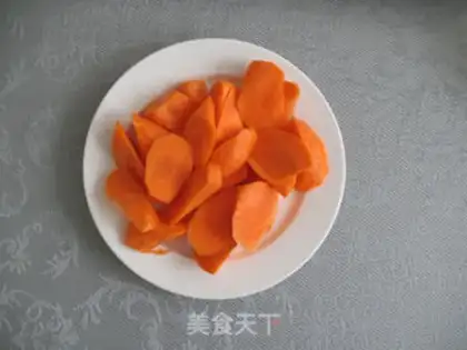 Make Chicken leg carrot mushroom soup step 1