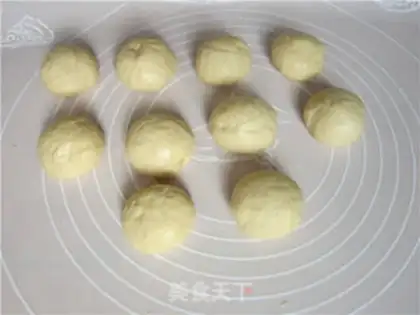 Make ♪ On the bottom of the honey bread ♪ step 4