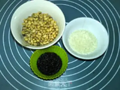 Make Black and white soy step 0