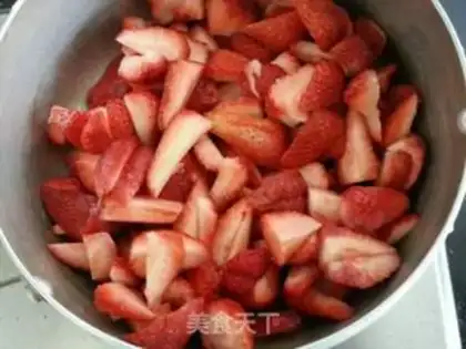 Make Strawberry sauce step 0