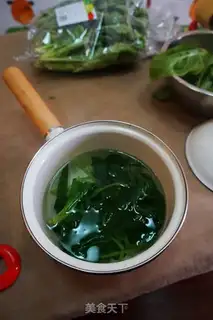 Make Nutrient spinach noodles for young children step 1