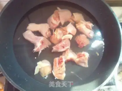 Make Sea cucumber chicken leg step 3