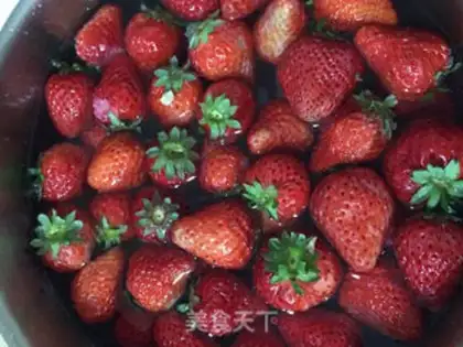 Make Strawberry sauce step 0