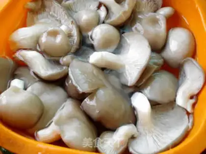 Make Scrambled mushrooms step 1